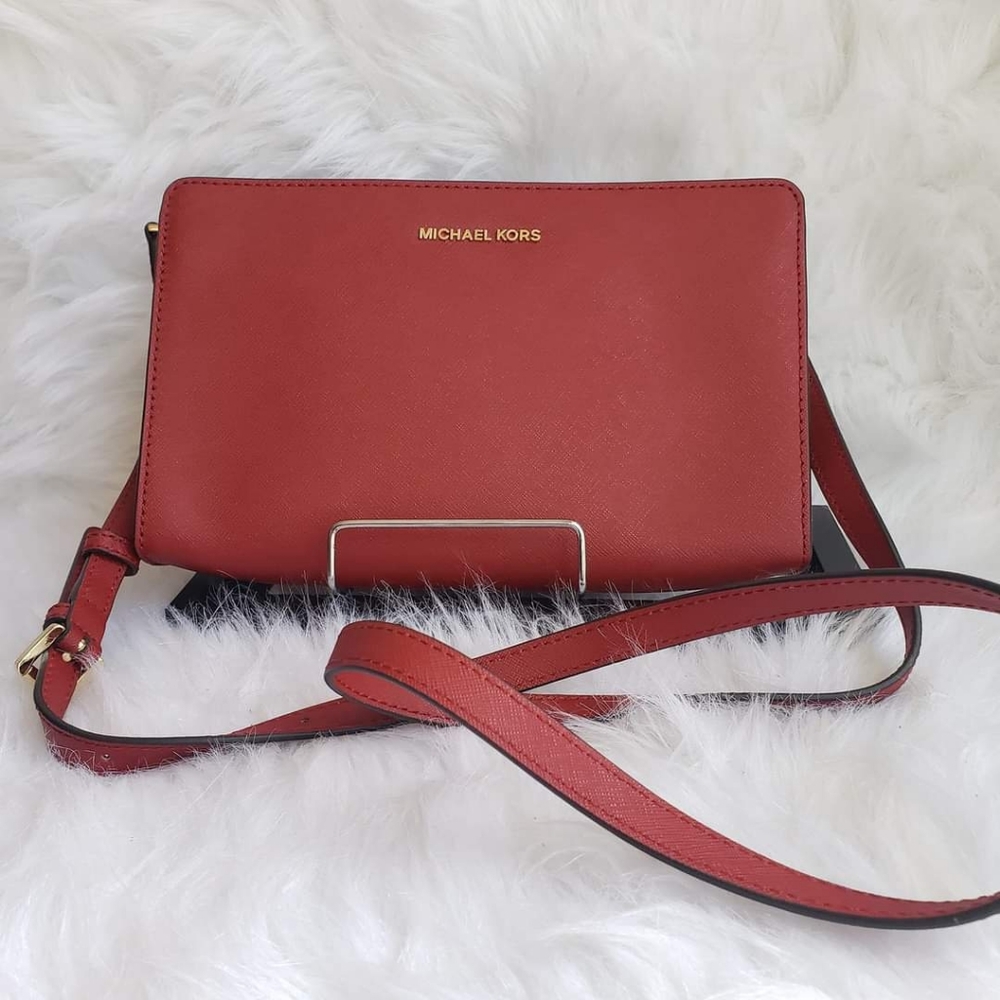 Michael Kors Slim crossbody purse